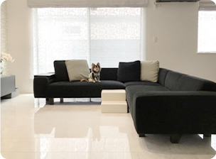 愛犬の床を施工して輝いているフローリング